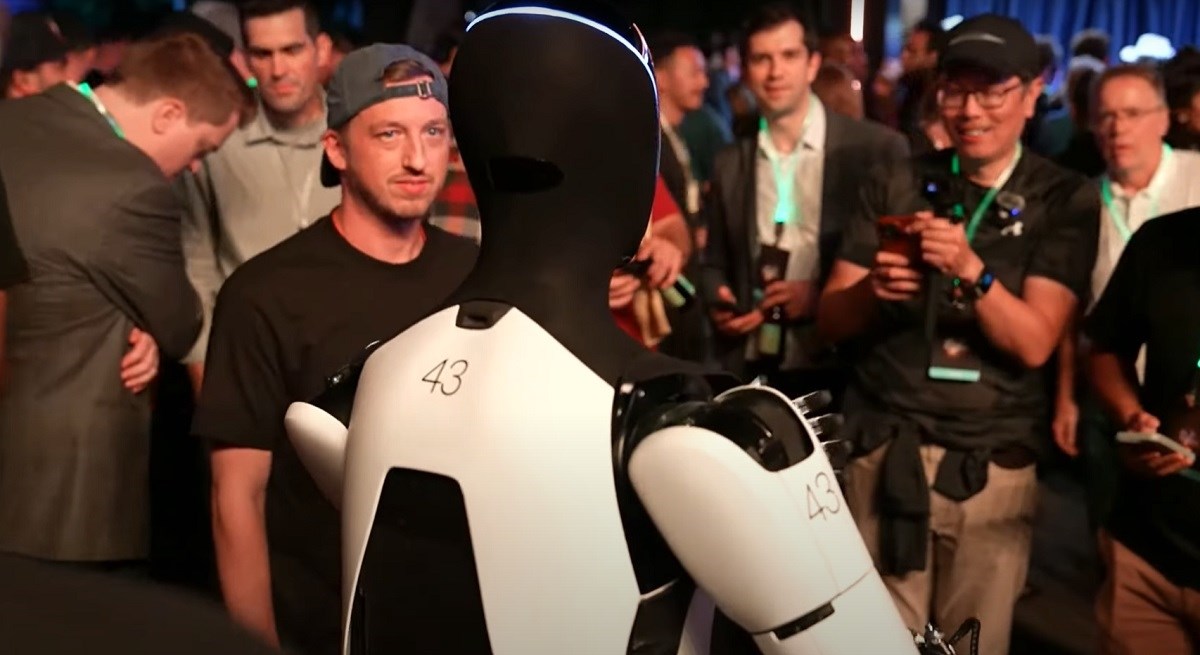 Muskov robot Optimus zasjenio je predstavljanje robotaksija. Ali sve je to bila magla