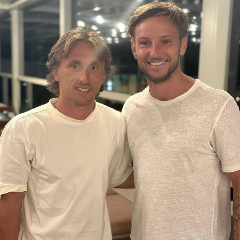 Ivan Rakitić objavio fotku s Modrićem: "Uvijek uz tebe. Hvala ti, brate, na posjeti"