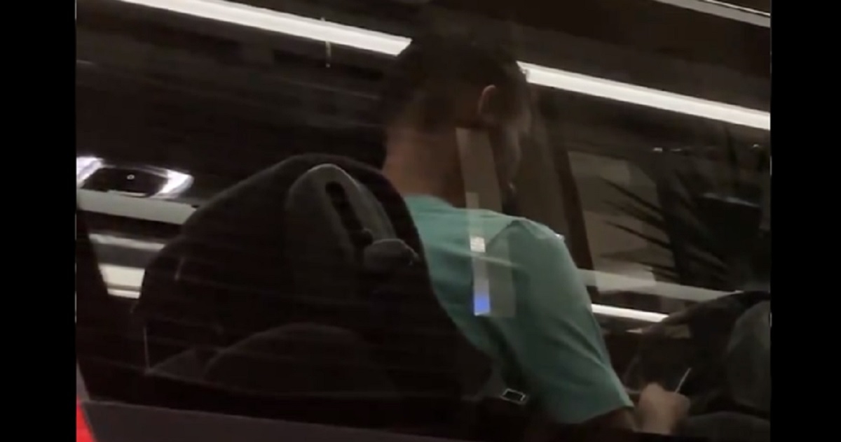 Pojavila se snimka. Pogledajte što Ronaldo gleda na mobitelu nakon rušenja rekorda