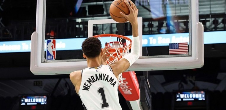 Kako se zapravo piše prezime novog NBA superstara? Nisu sigurni ni u njegovom klubu