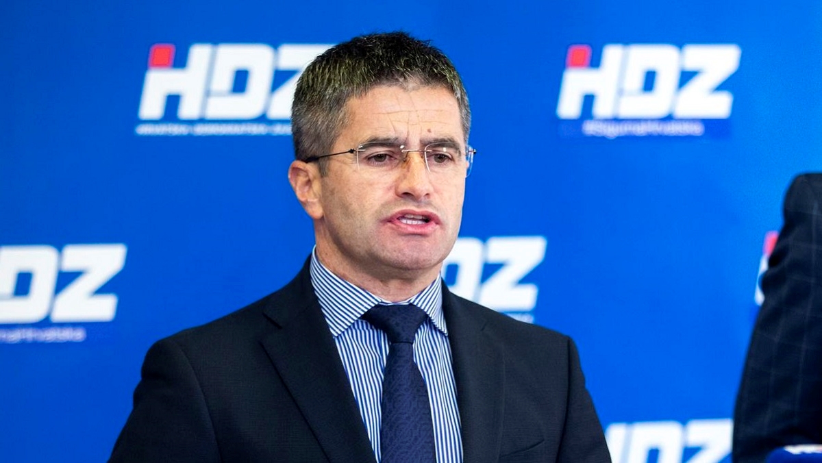 Dekan osječke ekonomije: Mihanović će morati ispraviti doktorat