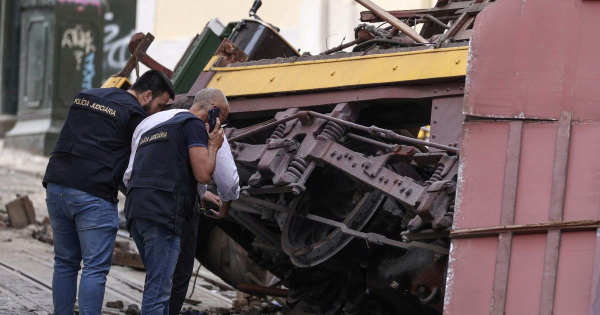 Portugal istražuje uzrok nesreće uspinjače u Lisabonu s najmanje 16 mrtvih