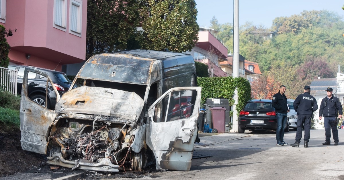 U Zagrebu izgorio kombi