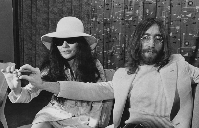 Ubojica Johna Lennona ispričao se Yoko Ono, kaje se zbog "gnjusnog čina"
