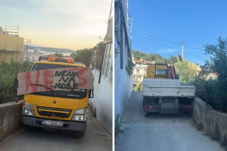Vozilom blokirao ulicu na Hvaru. Stavio natpise "Nema na more" i "Hormuz"
