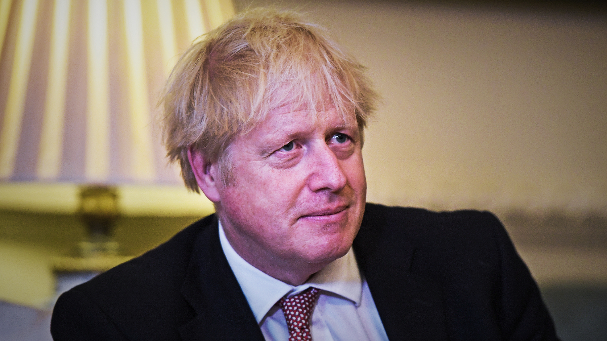 Britanci uvode novi sustav upozoravanja na covid-19, Johnson će se obratiti naciji