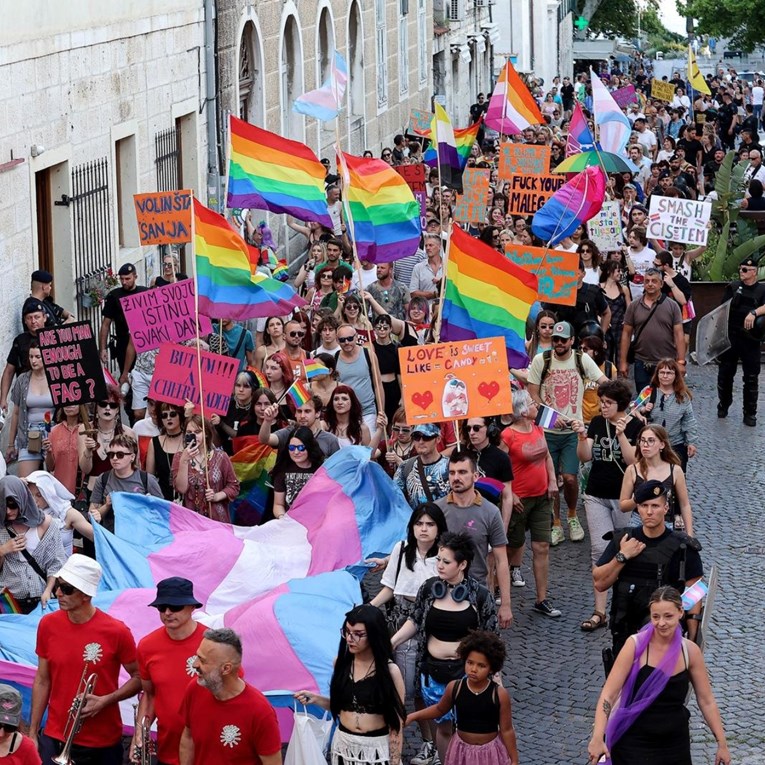 FOTO Povorke ponosa održane u Splitu i Puli, pažnju privukli transparenti