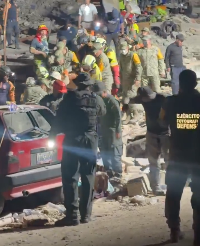 VIDEO 11-godišnji dječak izvučen iz ruševina u Venezueli, tri dana nakon potresa