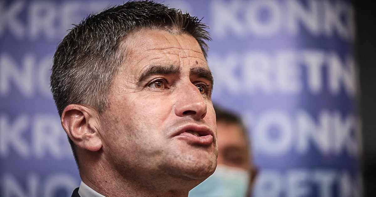 Pitali smo Vicu kad će ispraviti doktorat. Ispričao nam je vic o partizanima