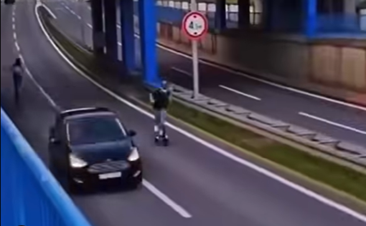 VIDEO Nova snimka divljanja na cestama, na romobilu u lijevoj traci pretječe auto