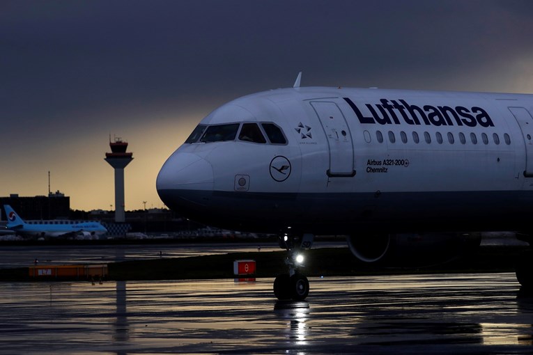 Lufthansa traži državnu pomoć zbog koronavirusa