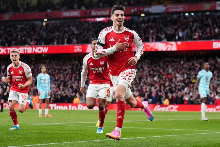 VIDEO Arsenal pobijedio Burnley i došao na korak do naslova prvaka