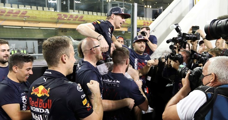 Verstappenu uručen pehar, Hamilton nije došao na dodjelu
