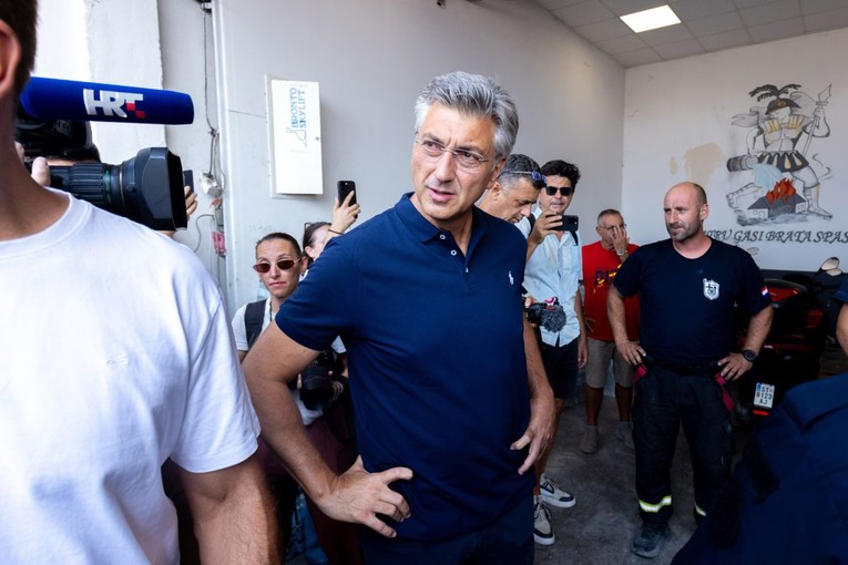 Plenković: Bio sam s vatrogascima na telefonu cijelu večer, gotovo cijelu noć