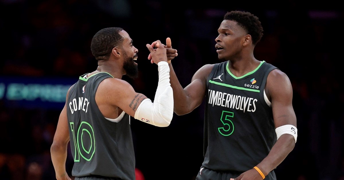 VIDEO Edwards zakucao preko Dončića. Oduševljeni navijači ustali sa sjedalica