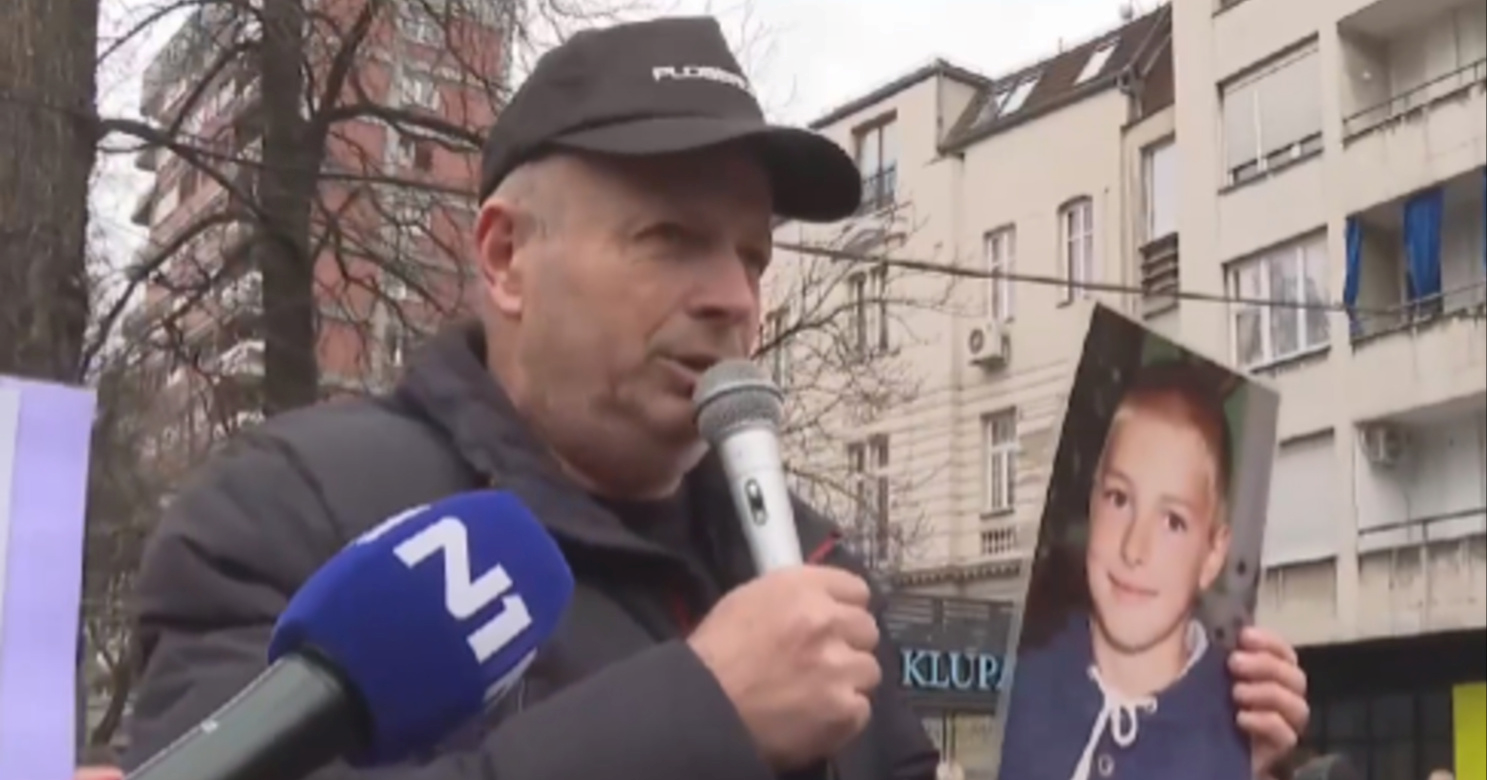 VIDEO Prosvjed u Sarajevu: "Za smrt sina sam kažnjen s 9.000 maraka"