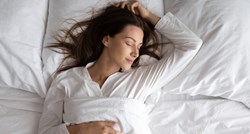 Stručnjaci otkrili koliko često treba prati posteljinu da bismo zdravo spavali