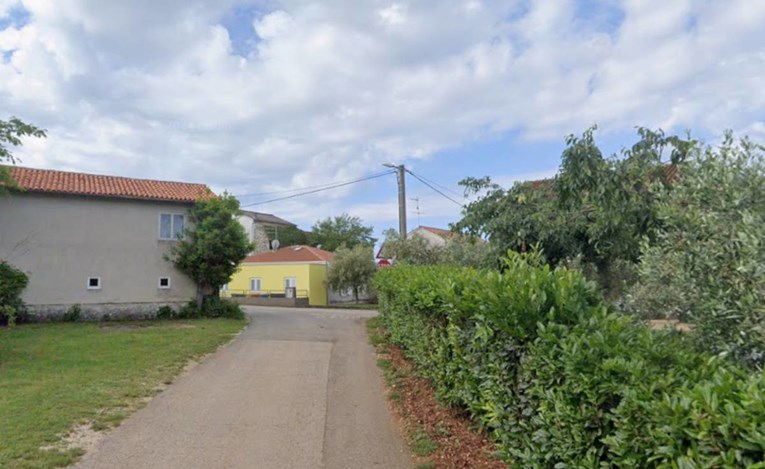 Šesteročlana obitelj u Istri se otrovala monoksidom. Stršljeni im začepili dimnjak