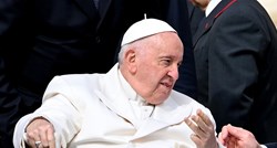 Talijanska novinska agencija: Papa Franjo proveo mirnu noć u bolnici