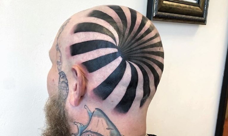 Tetovirao optičku iluziju prijatelju na glavu, fotka oduševila ljubitelje tetovaža