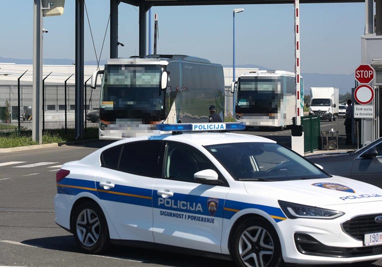 S 2 promila vozio studente do Opatije: "Kad smo pozvali policiju, zaključao se u bus"