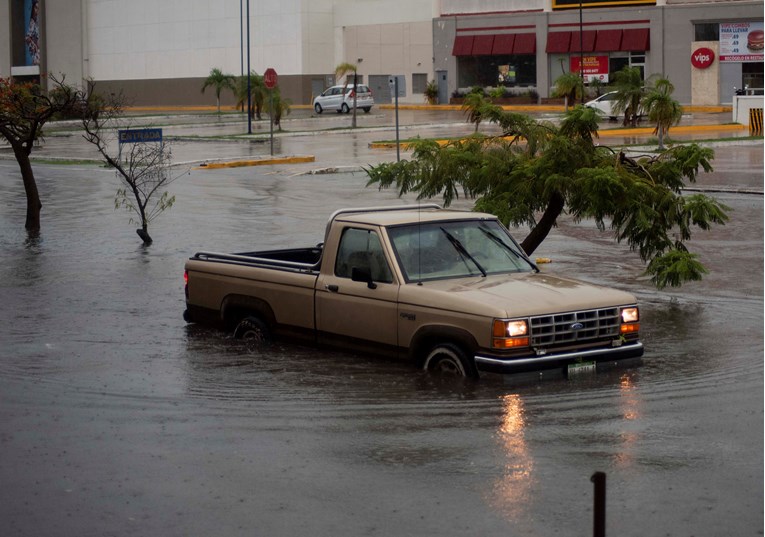 Tropska oluja Cristobal pogodila SAD, očekuju se obilna kiša i poplave