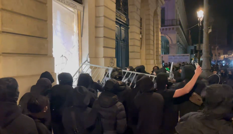 Tijekom vikenda pljačkali po Francuskoj, sad prodaju ukradeno. Reagirao Vinted