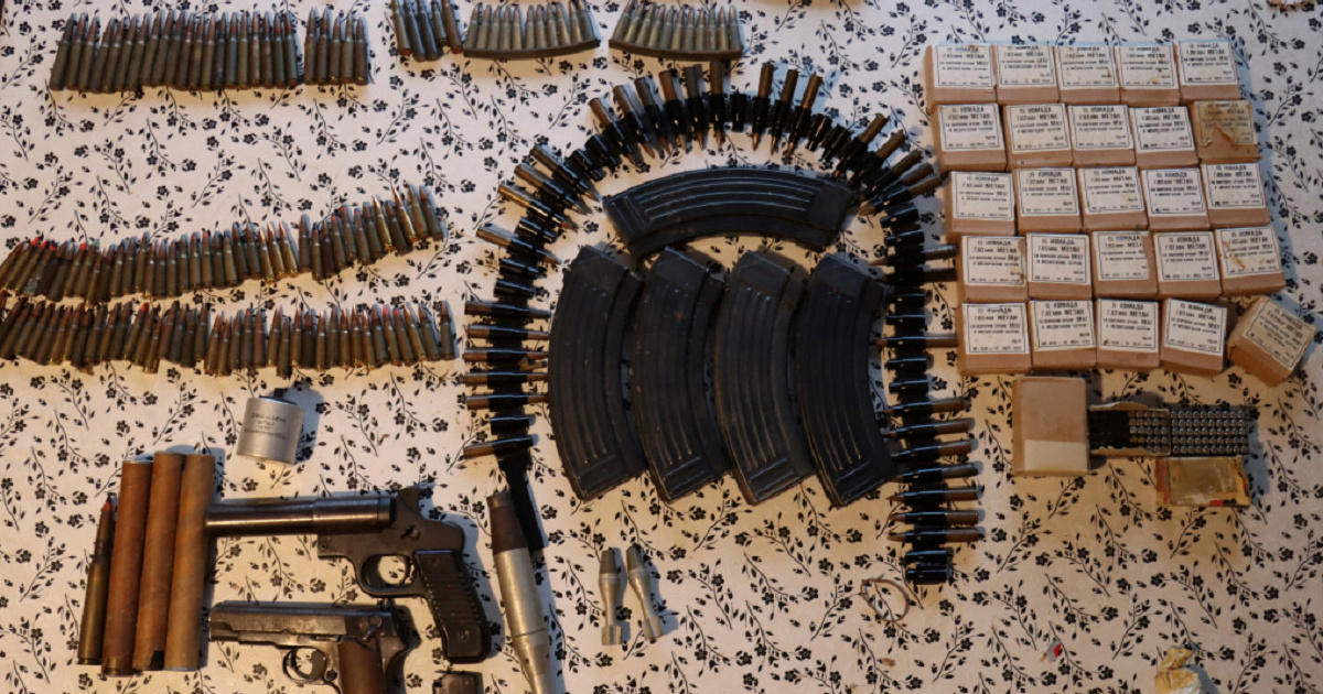 FOTO Policija im našla laboratorij, drogu, puške i bombe. Uhićeni su