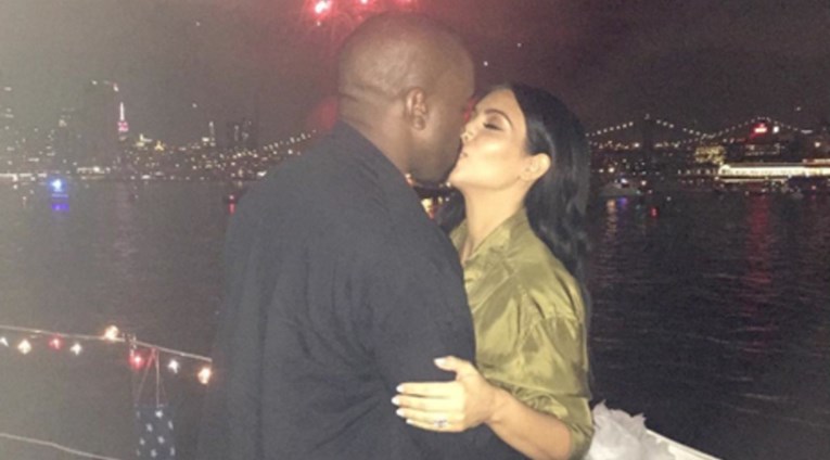 "Hologram iz raja": Kanye ostavio Kardashiane u suzama rođendanskim poklonom za Kim