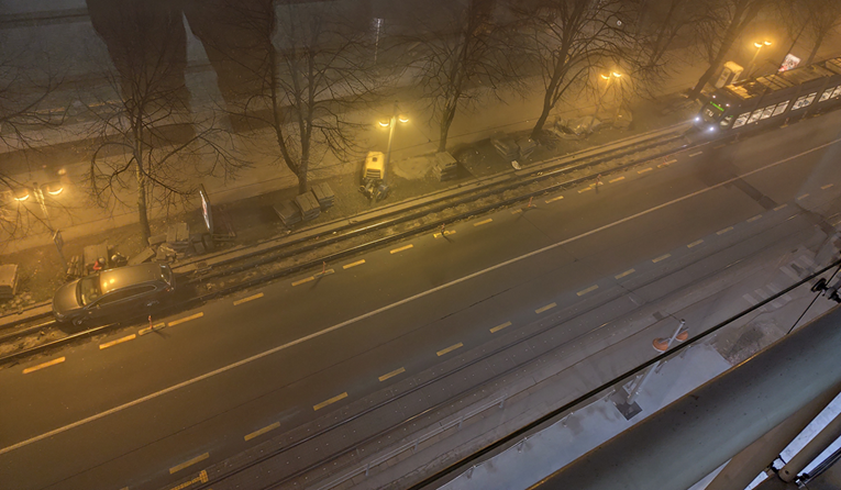 FOTO Auto opet upao u tramvajske tračnice na Savskoj u Zagrebu