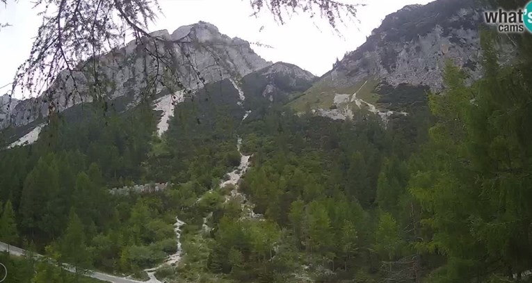 HGSS-ovki u slovenskim Alpama odronjeni kamen pao na glavu. Spasila ju je kaciga