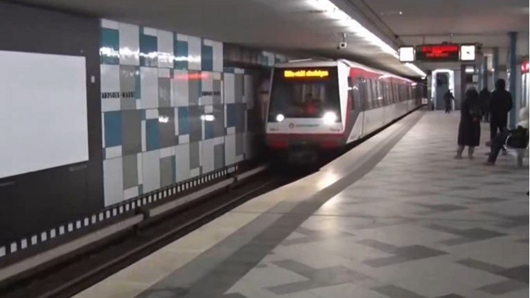 Muškarac (25) u Njemačkoj povukao djevojku (18) pod nadolazeći vlak. Oboje su mrtvi