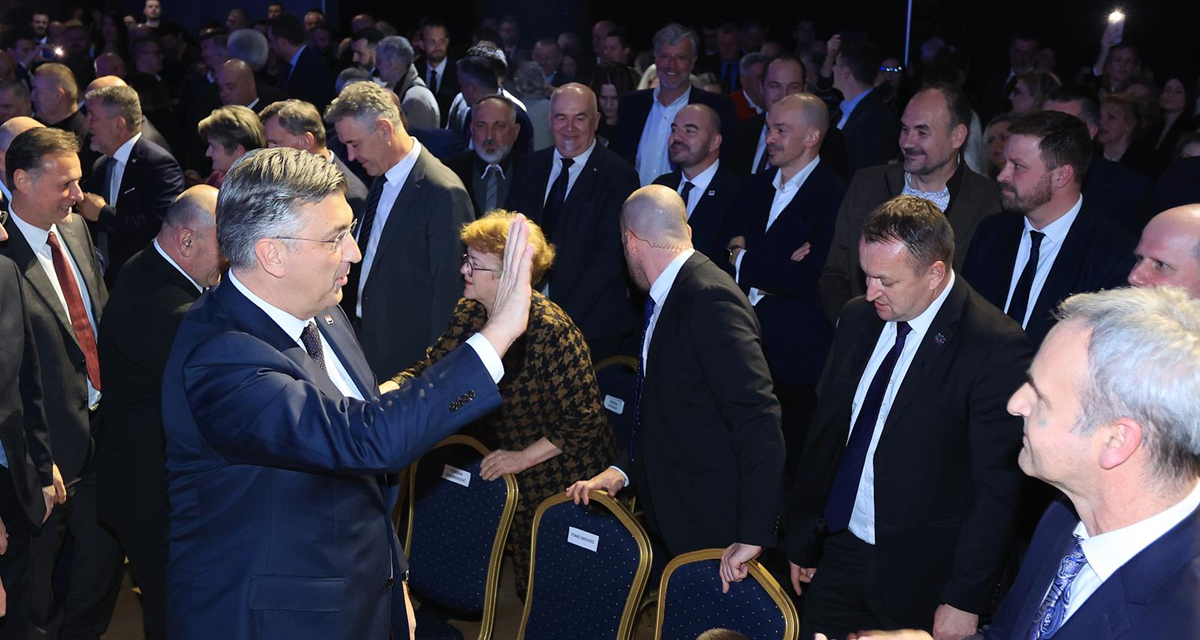 HDZ na Fejsu: Milanović se prepao