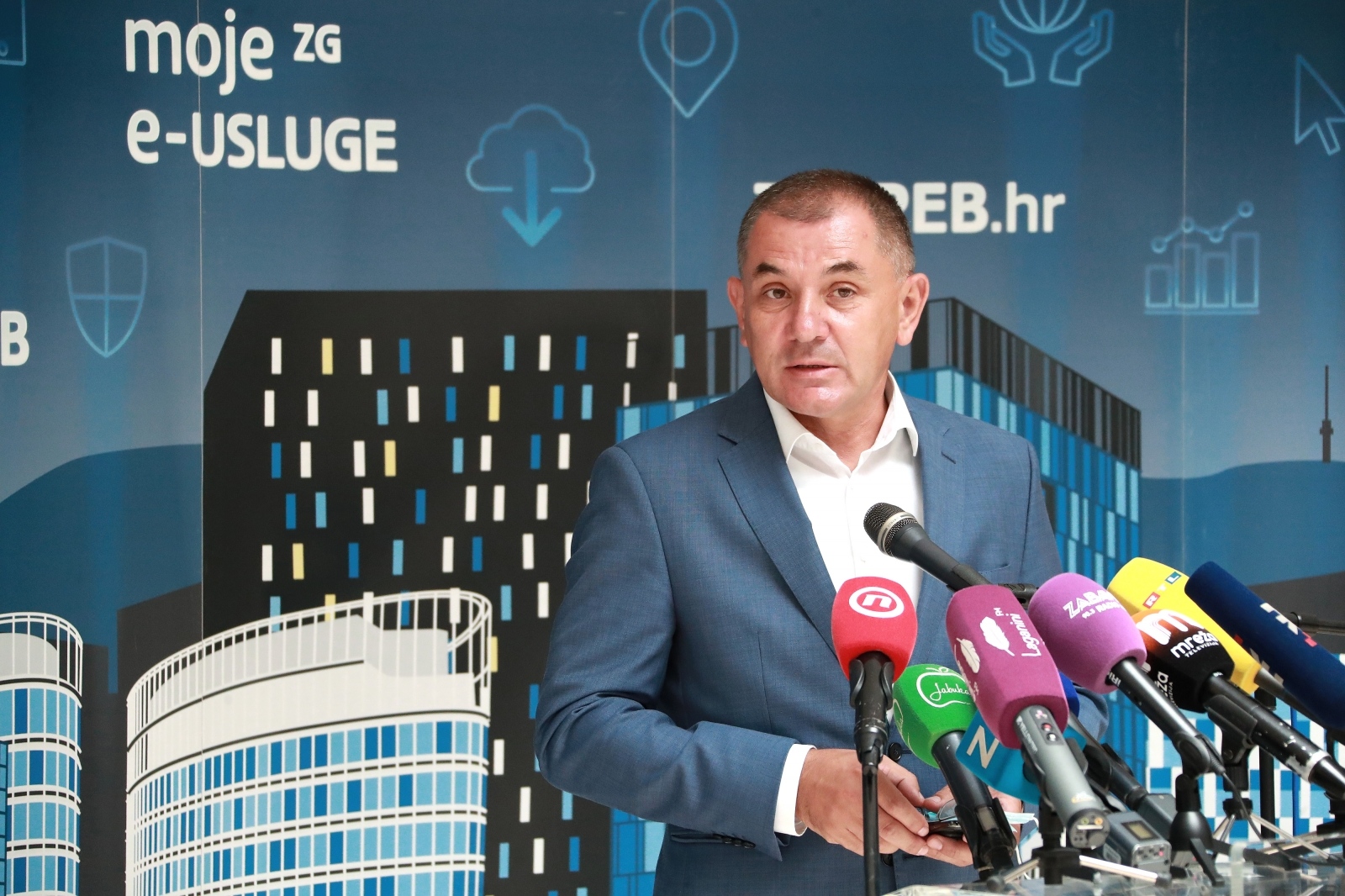 Zagrebačke školarce na klupama će dočekati po dvije pamučne maske