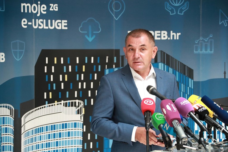 Zagrebačke školarce na klupama će dočekati po dvije pamučne maske
