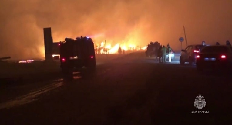 VIDEO Veliki požar na ruskom Uralu: Izgorjelo 178 zgrada, jedna osoba poginula