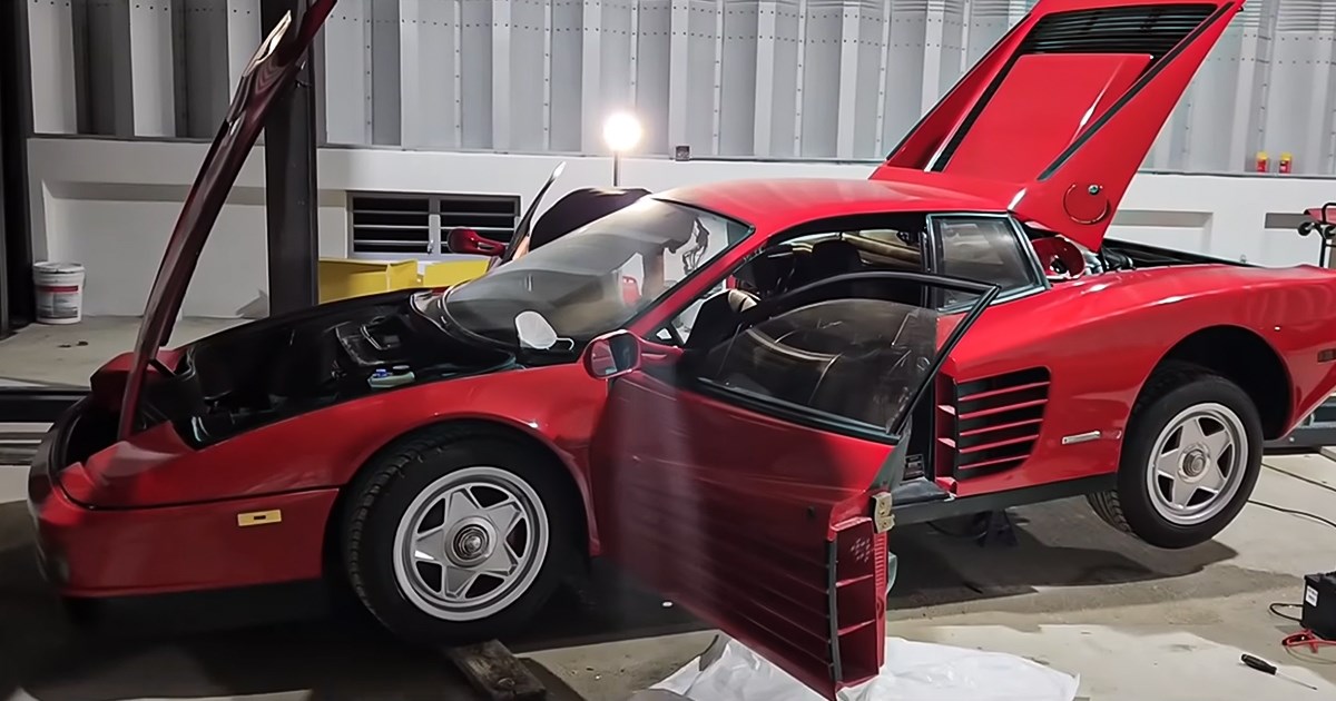 Ovaj je Ferrari Testarossa stajao čak 17 godina. Sada ponovno vozi