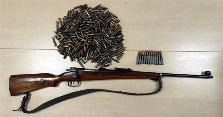 Tri mladića u Dicmu ukrala 150 metara ograde. Kod jednog nađena puška