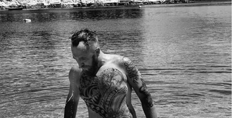 Pažanin pokazao tetovirani torzo, obožavateljice mu ostavljaju napaljene komentare