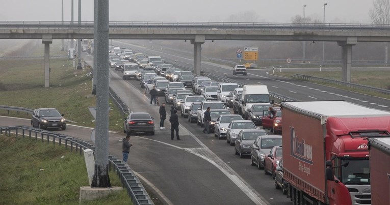 HAK: Gužve na gradskim cestama, na prijelazu Tovarnik/Šid čeka se do pet sati