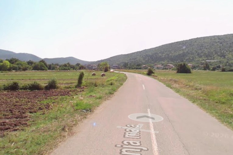 Quad izletio s ceste kod Sinja, vozač poginuo