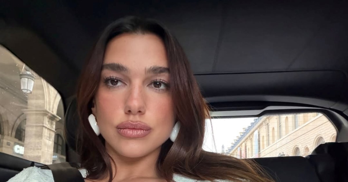 Dua Lipa u Parizu oživjela modni trend iz 2000-ih