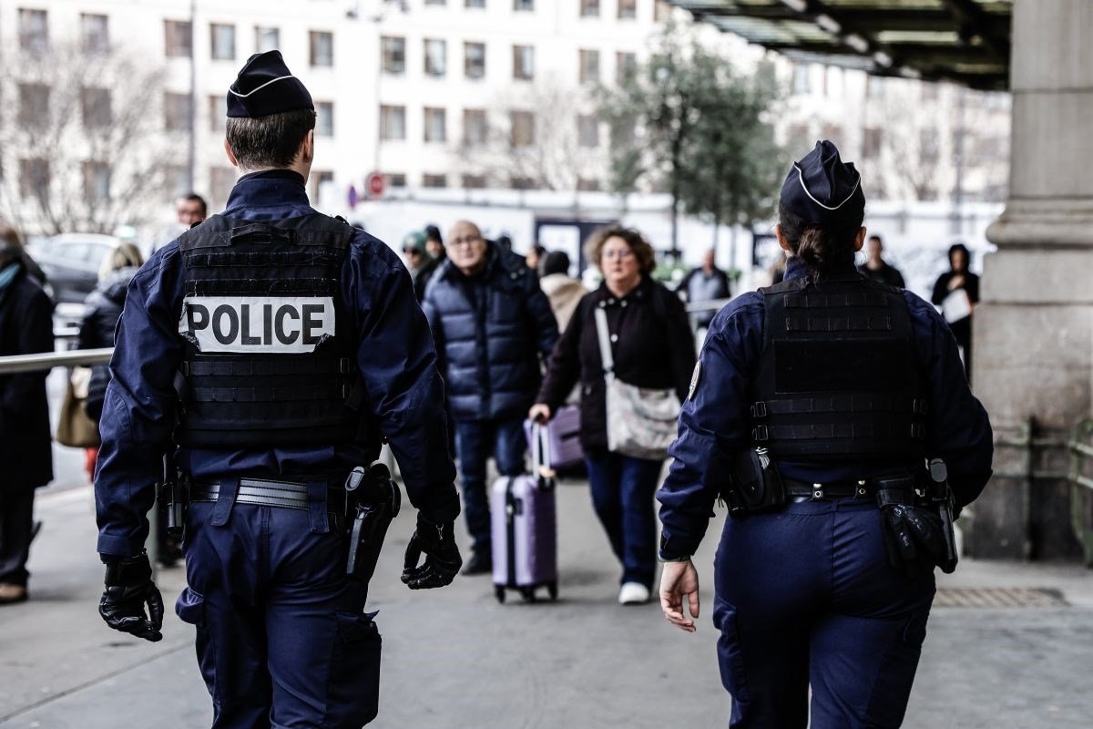 Policija u Parizu pretražila muškarca. U donjem rublju imao nakit od 10 milijuna eura