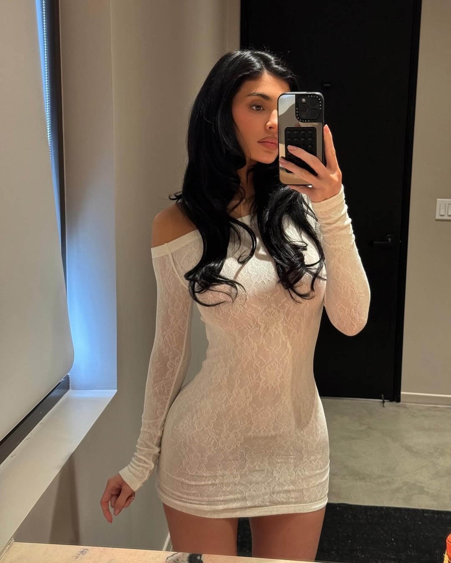 Kylie Jenner pokazala obline u mini haljini i potvrdila da je čipka ponovo u modi