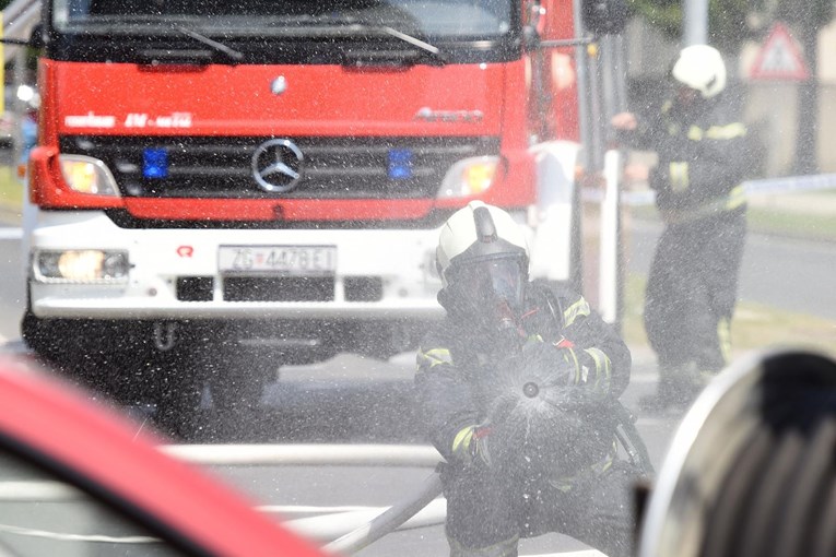 Na sjeveru Hrvatske za vikend se zapalila dva auta