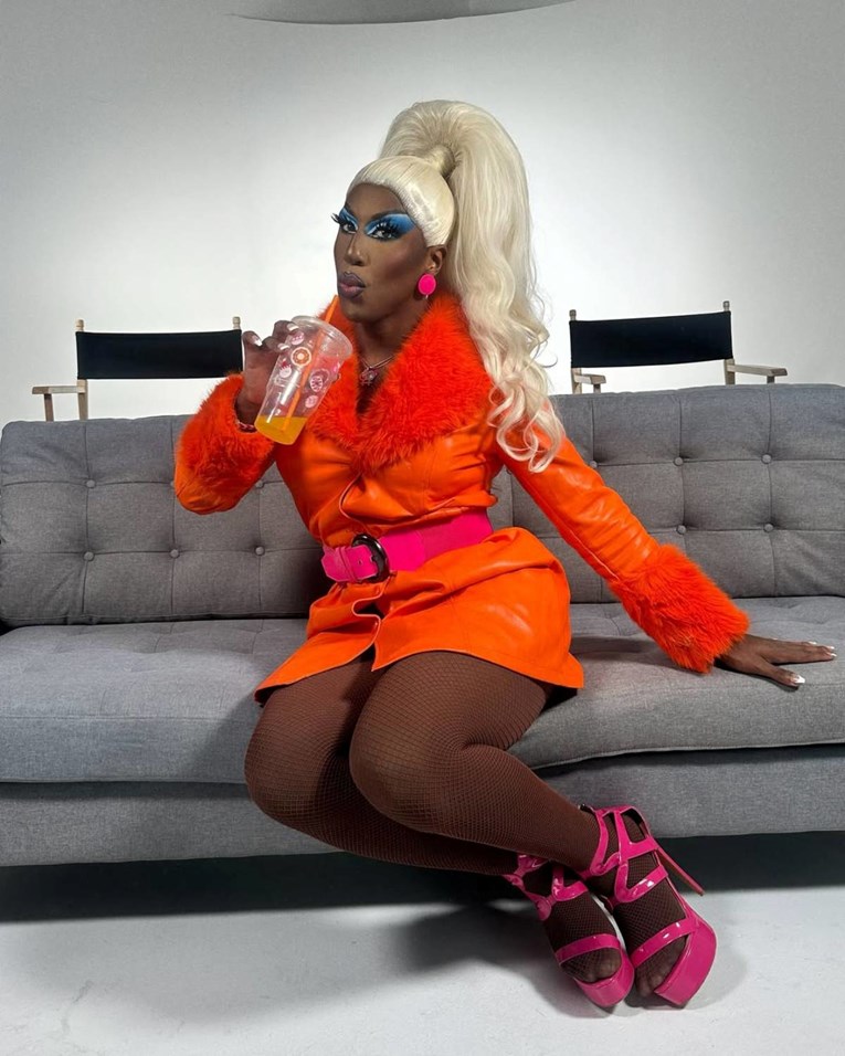 Drag kraljica kaže da stiže po heteroseksualce 🤭