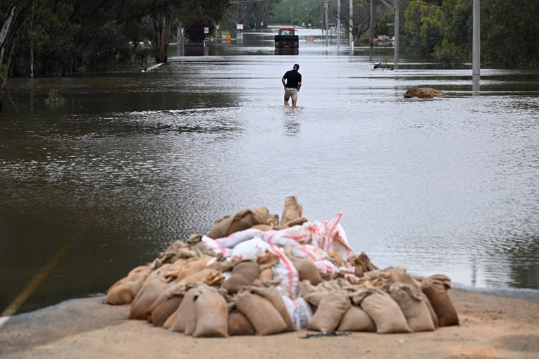 Unutrašnjosti Australije prijete goleme poplave, tisuće ljudi bježe iz svojih kuća