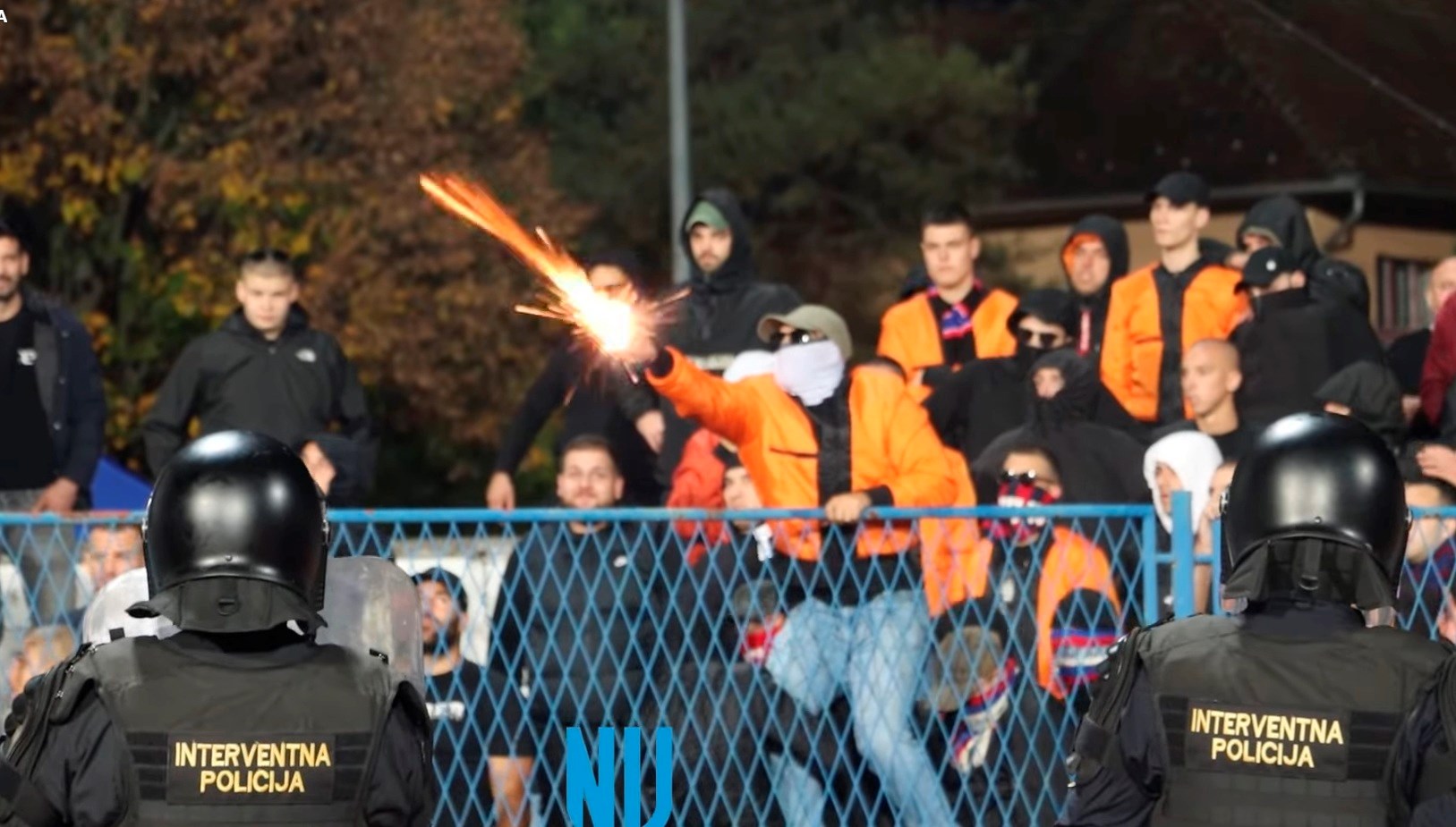Torcidaš (26) signalnim raketama gađao navijače Cibalije, priveden je