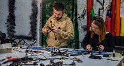 Kako Ukrajina stvara vojsku dronova na kuhinjskim stolovima