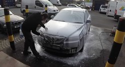 VIDEO Nije oprao auto godinama, sad ga je doveo na čišćenje